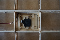 Fokker E.III Bausatz Querruderservo