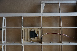 Fokker E.III Bausatz Querruderservo